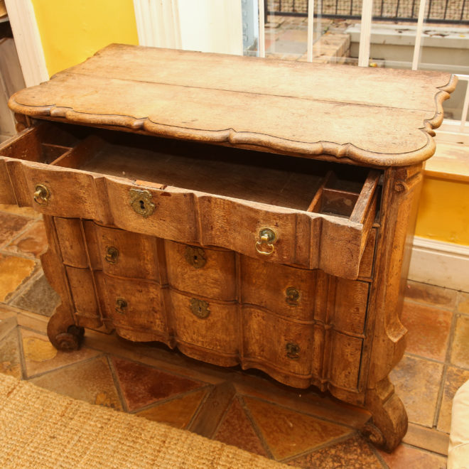 Oak chest of drawers 2